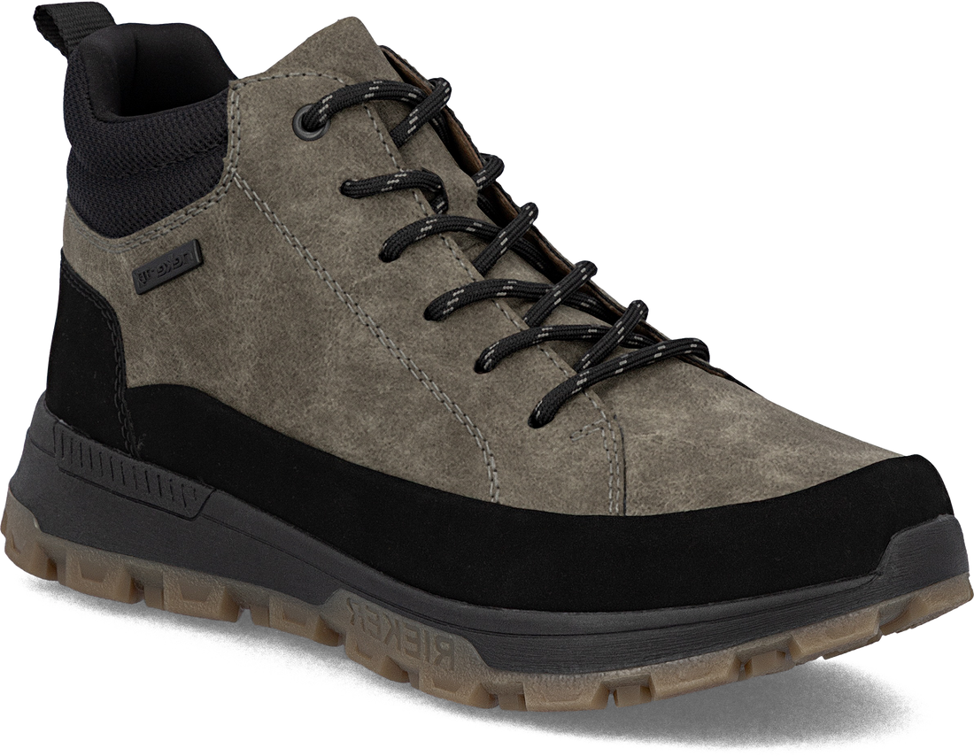 Quarter turn view Men&