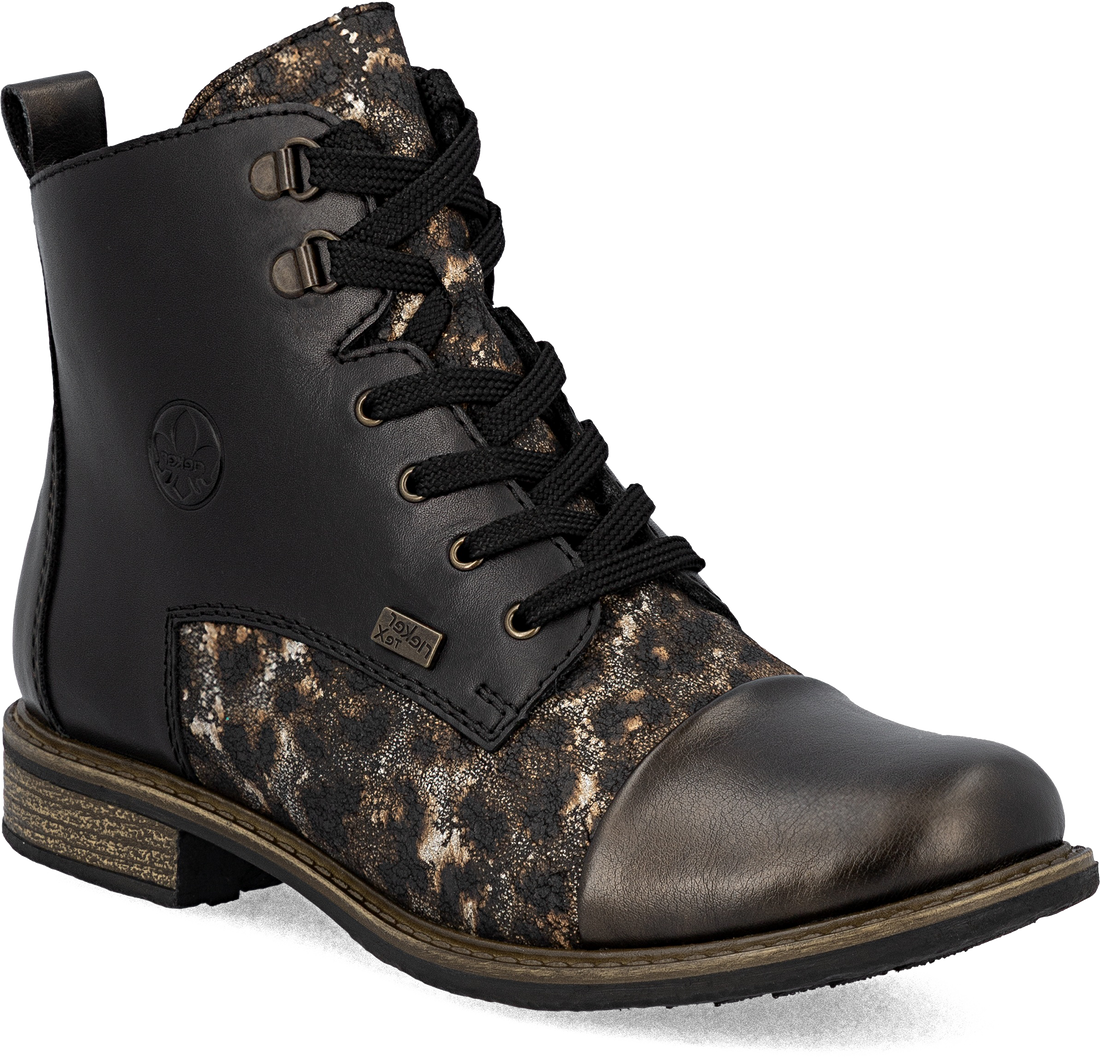 Quarter turn view Women&